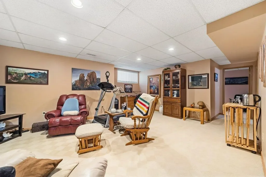 52 Macewan Park Heights NW Calgary AB T3K 3W7