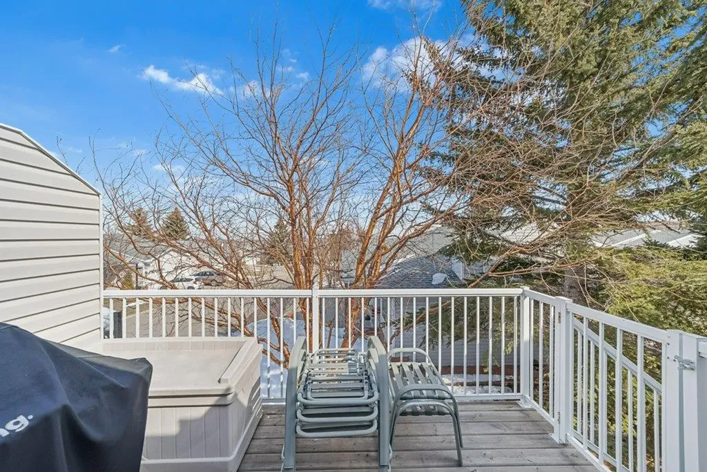 52 Macewan Park Heights NW Calgary AB T3K 3W7