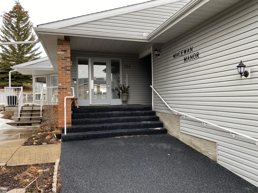 52 Macewan Park Heights NW Calgary AB T3K 3W7