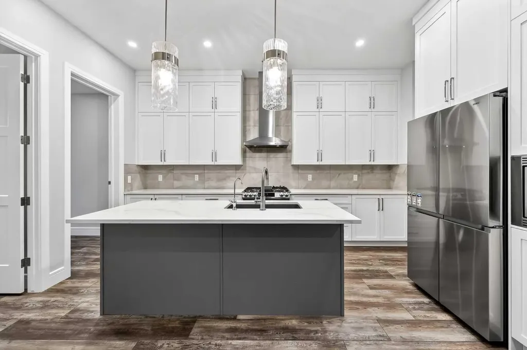 95 Rock Lake View NW Calgary AB T3G 0E9