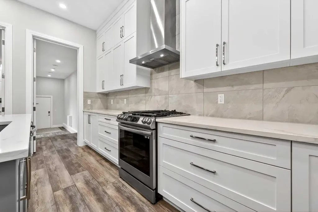 95 Rock Lake View NW Calgary AB T3G 0E9