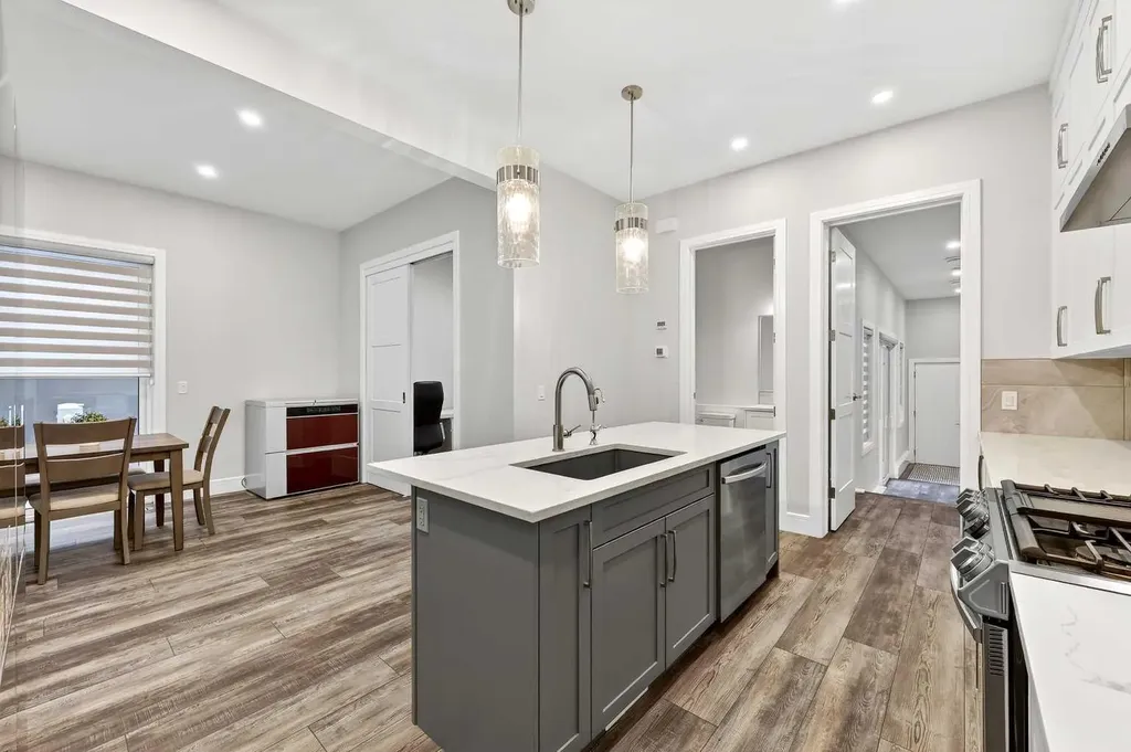95 Rock Lake View NW Calgary AB T3G 0E9