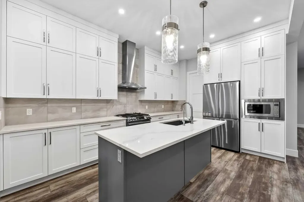 95 Rock Lake View NW Calgary AB T3G 0E9