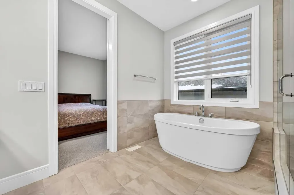95 Rock Lake View NW Calgary AB T3G 0E9