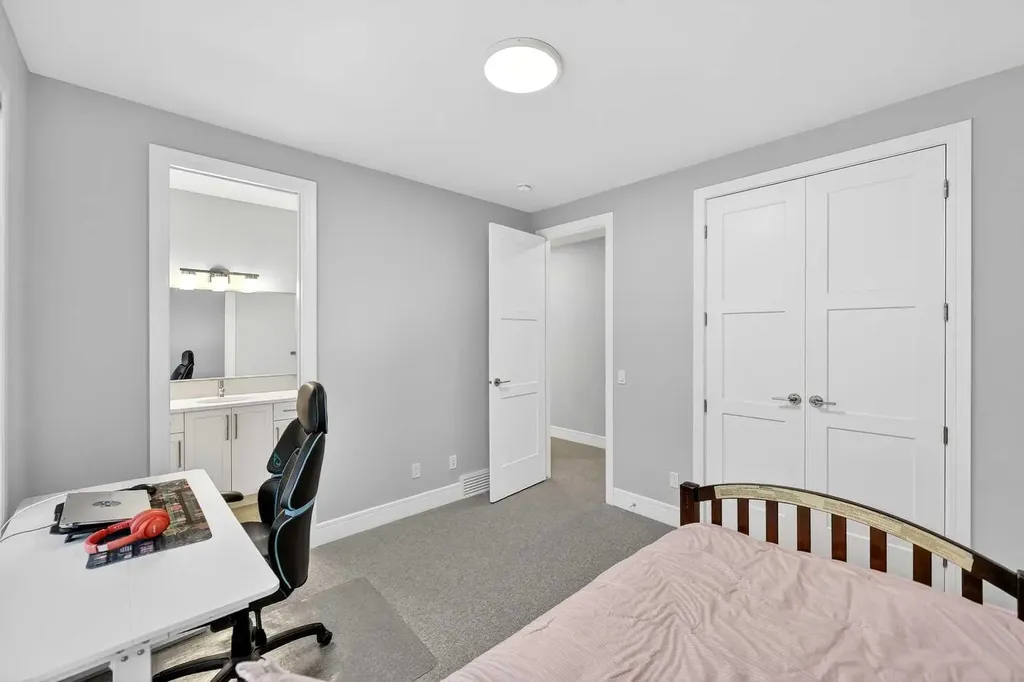 95 Rock Lake View NW Calgary AB T3G 0E9