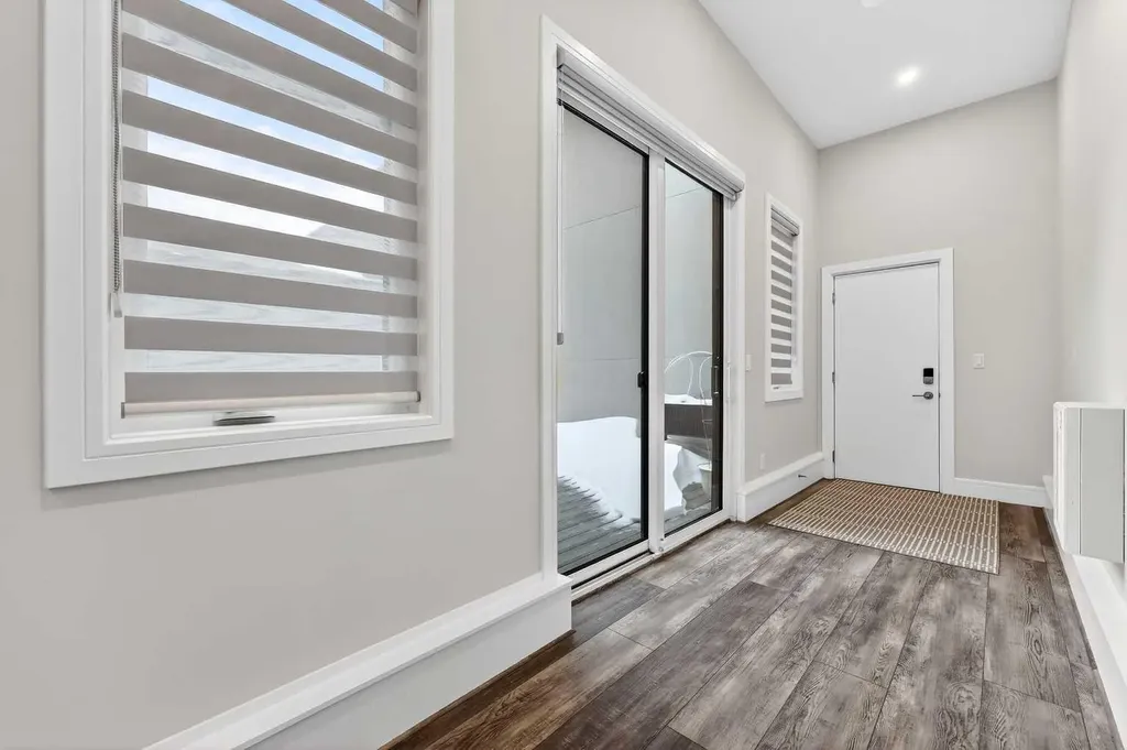 95 Rock Lake View NW Calgary AB T3G 0E9