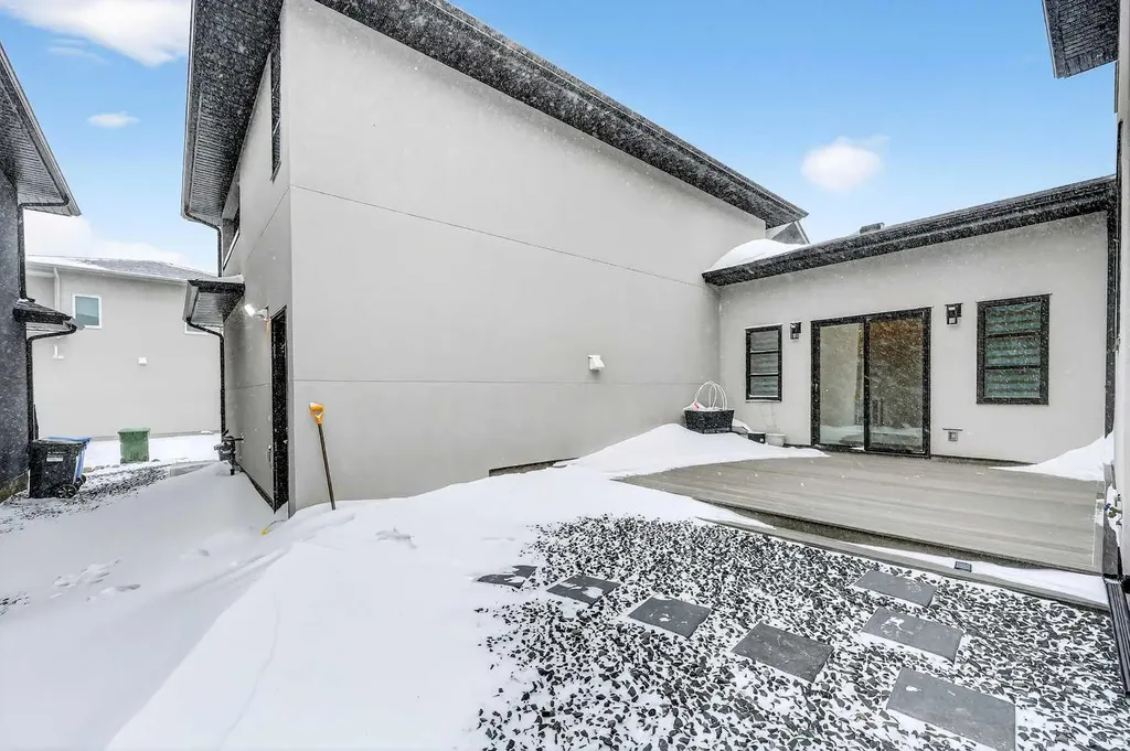 95 Rock Lake View NW Calgary AB T3G 0E9