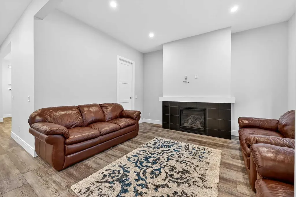 95 Rock Lake View NW Calgary AB T3G 0E9