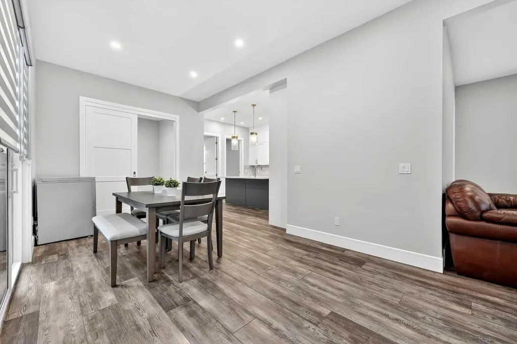 95 Rock Lake View NW Calgary AB T3G 0E9