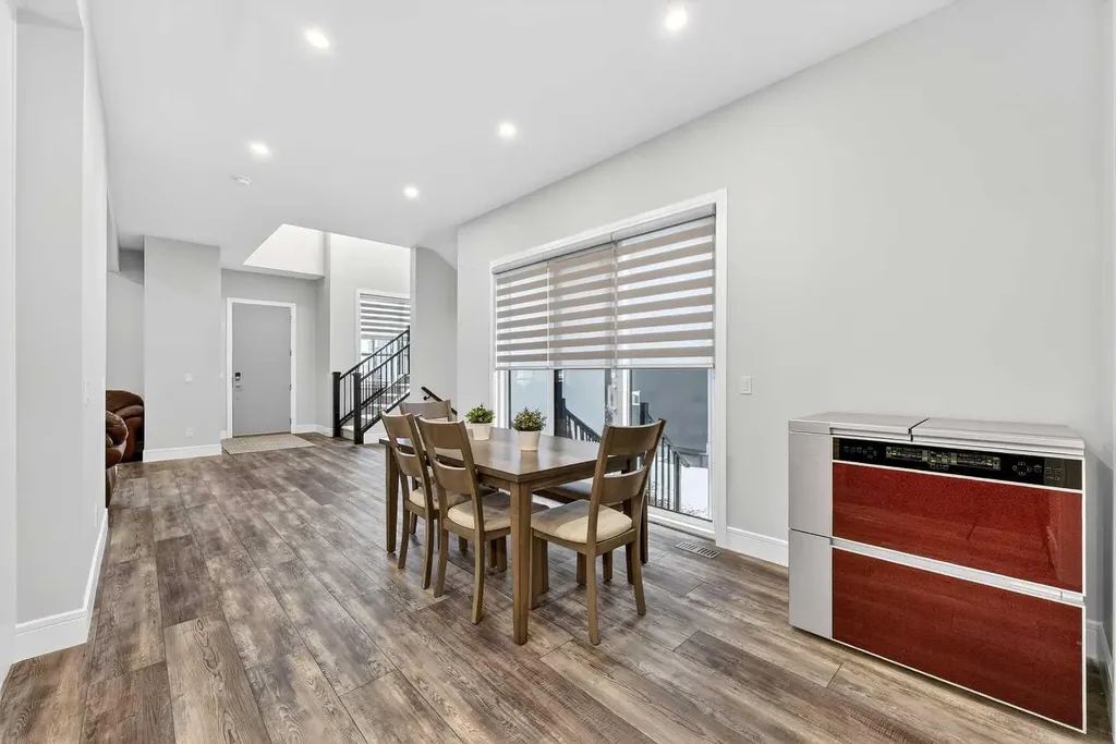 95 Rock Lake View NW Calgary AB T3G 0E9