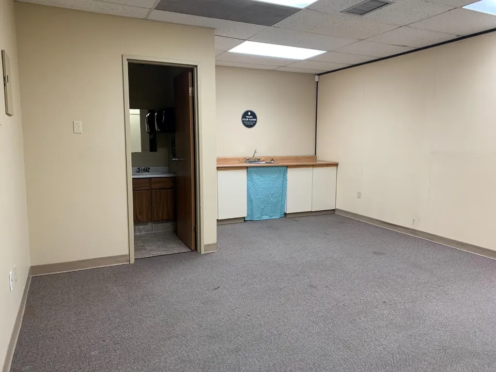 941 South Railway Street SE Medicine Hat AB T1A 2W3