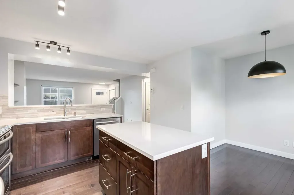1022 Mckenzie Towne Villas SE Calgary AB T2Z 1E4