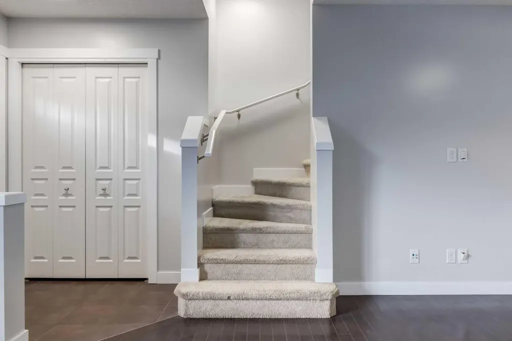 1022 Mckenzie Towne Villas SE Calgary AB T2Z 1E4