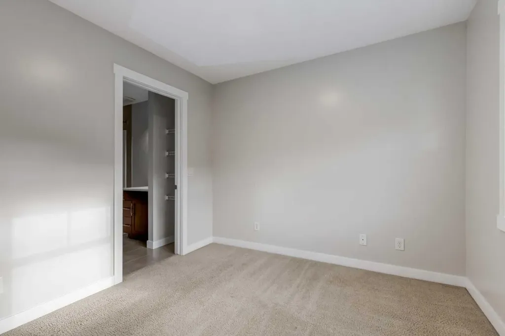 1022 Mckenzie Towne Villas SE Calgary AB T2Z 1E4