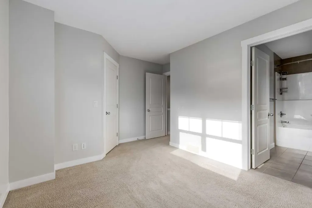 1022 Mckenzie Towne Villas SE Calgary AB T2Z 1E4