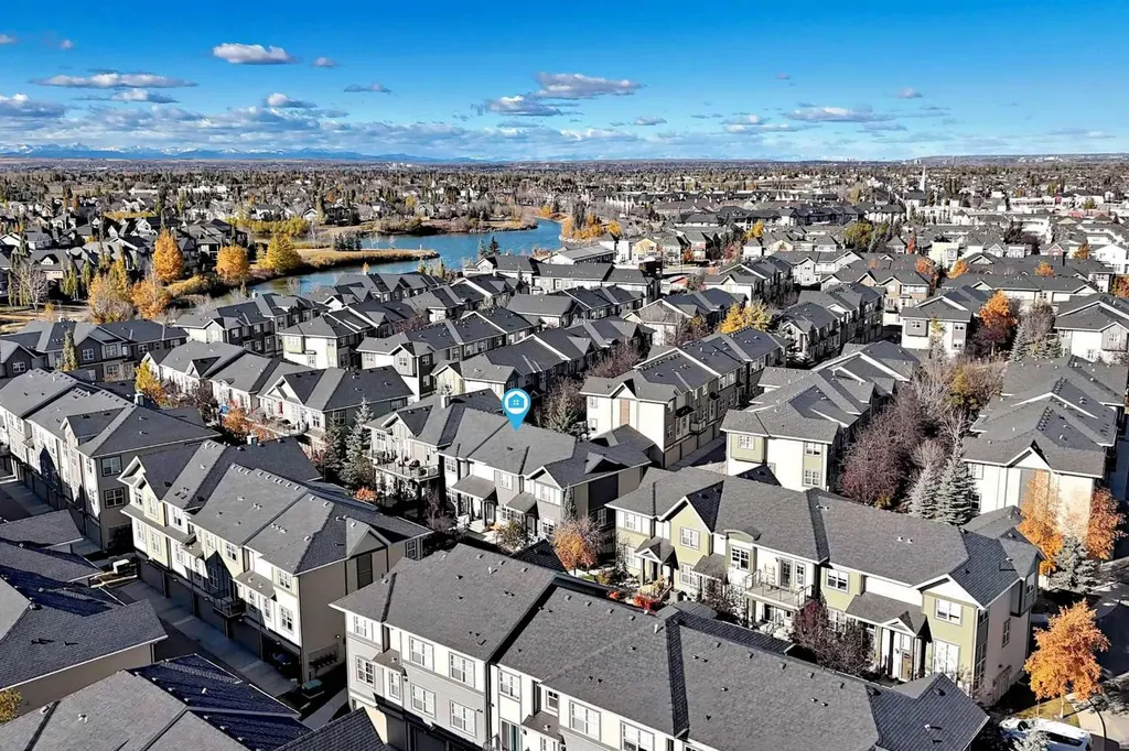 1022 Mckenzie Towne Villas SE Calgary AB T2Z 1E4