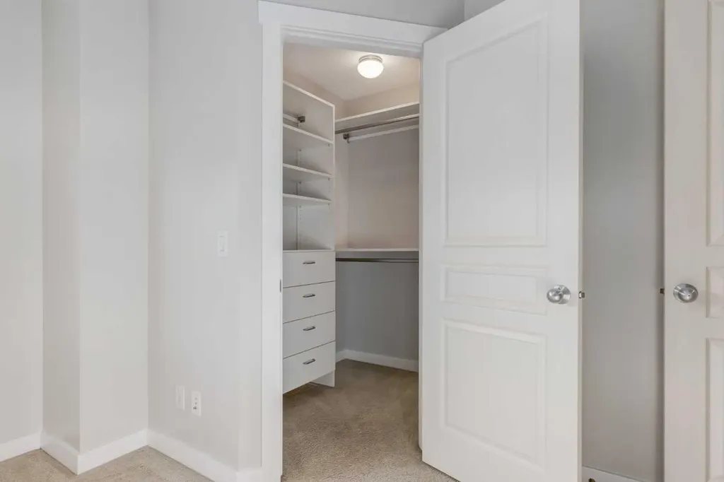 1022 Mckenzie Towne Villas SE Calgary AB T2Z 1E4