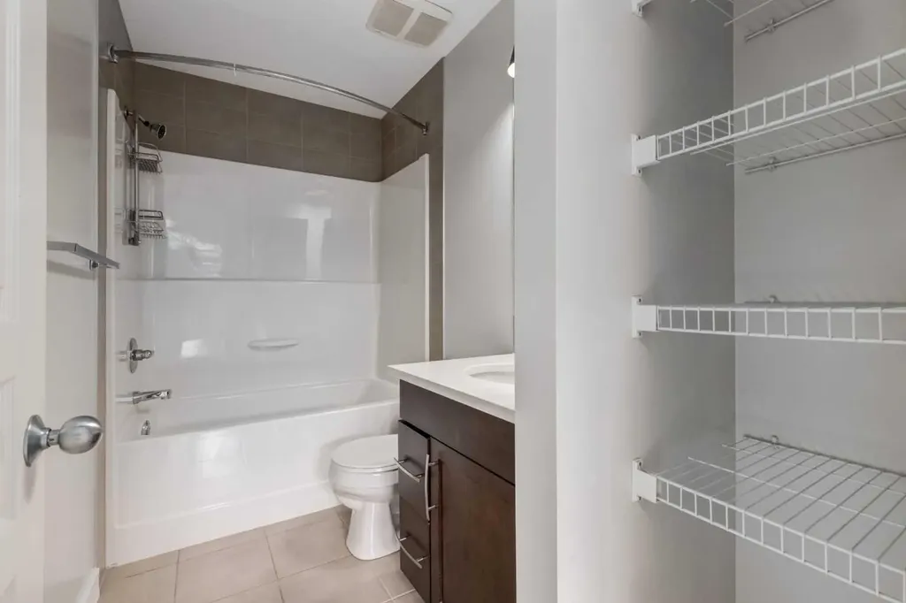 1022 Mckenzie Towne Villas SE Calgary AB T2Z 1E4