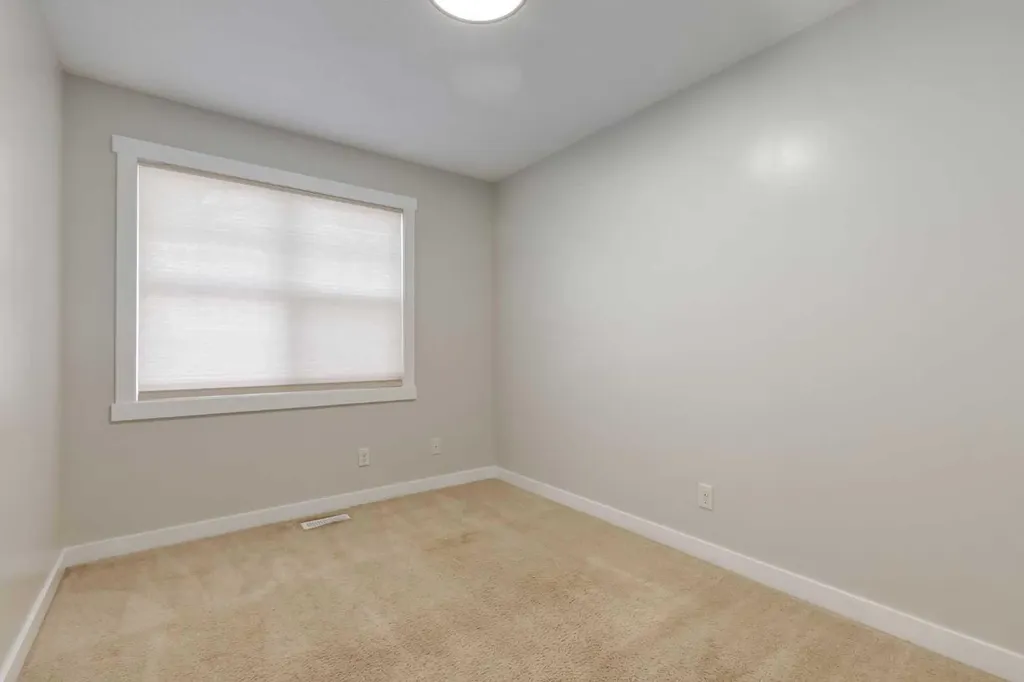 1022 Mckenzie Towne Villas SE Calgary AB T2Z 1E4