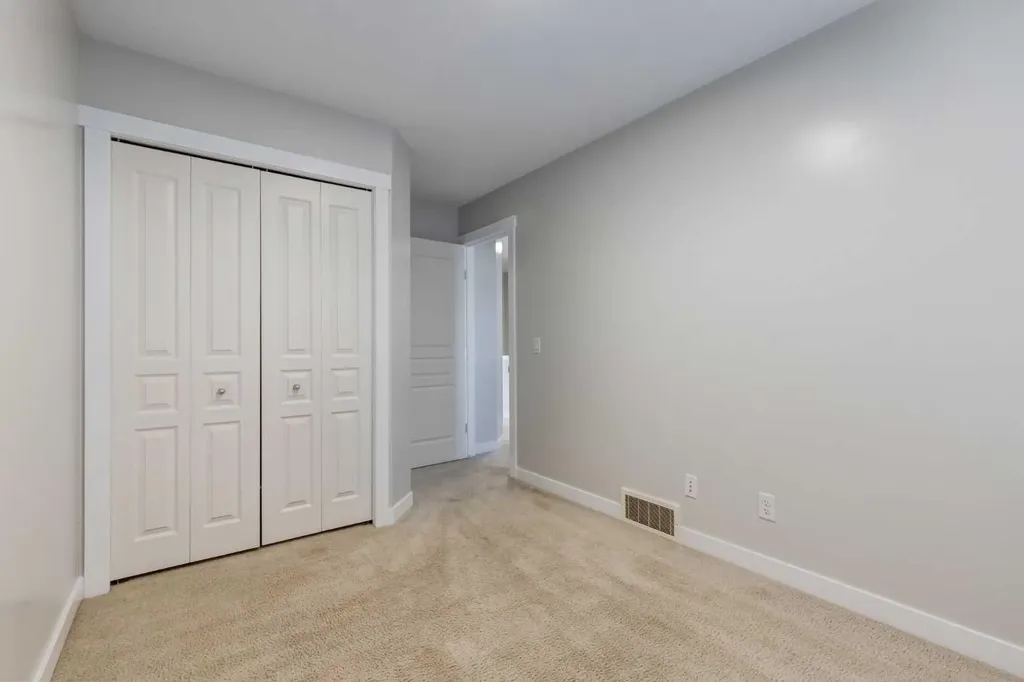1022 Mckenzie Towne Villas SE Calgary AB T2Z 1E4