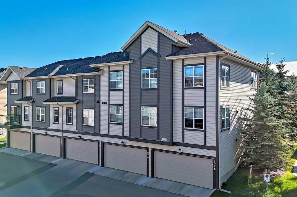 1022 Mckenzie Towne Villas SE Calgary AB T2Z 1E4