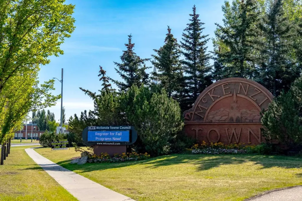 1022 Mckenzie Towne Villas SE Calgary AB T2Z 1E4