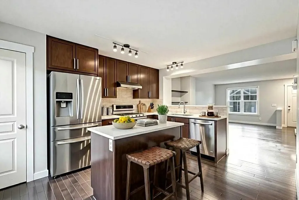 1022 Mckenzie Towne Villas SE Calgary AB T2Z 1E4