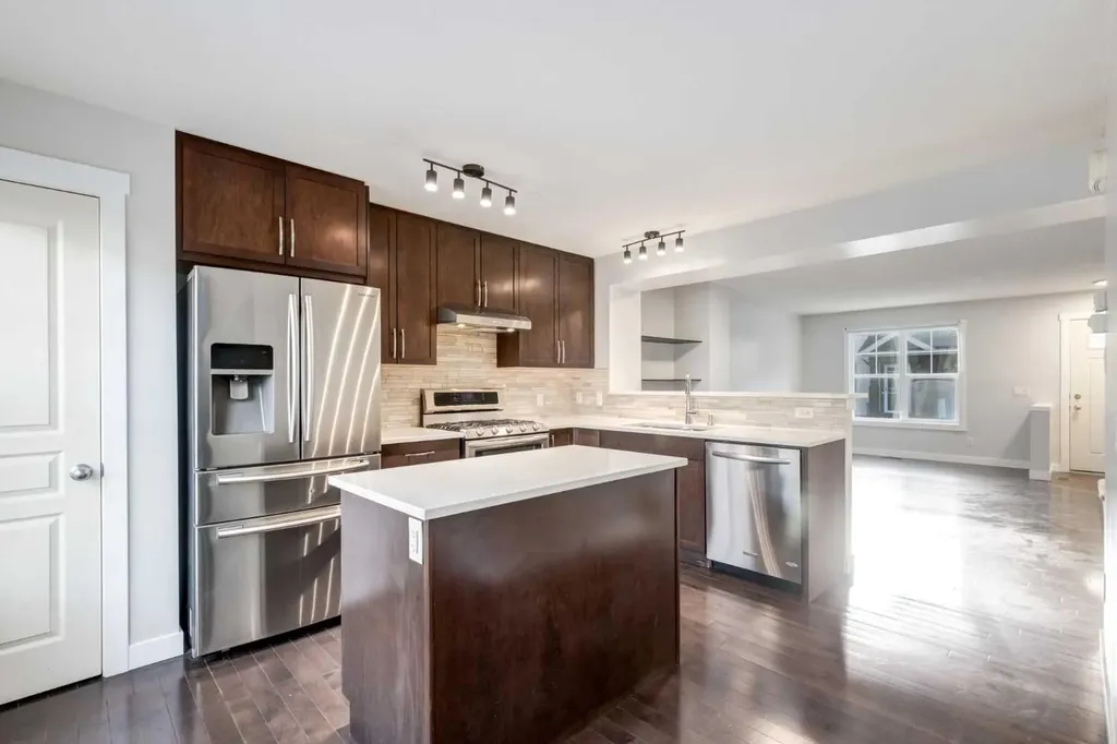 1022 Mckenzie Towne Villas SE Calgary AB T2Z 1E4