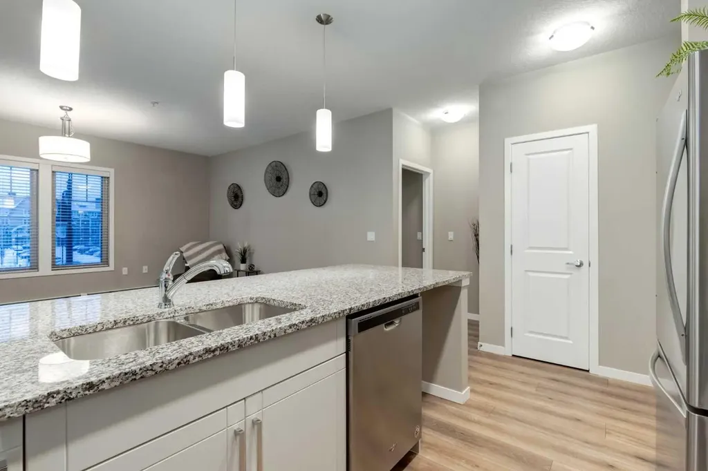 30 Mahogany Mews SE Calgary AB T3M 3H4