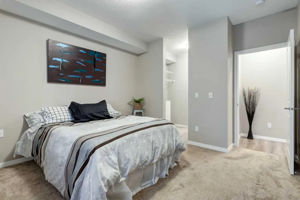30 Mahogany Mews SE Calgary AB T3M 3H4