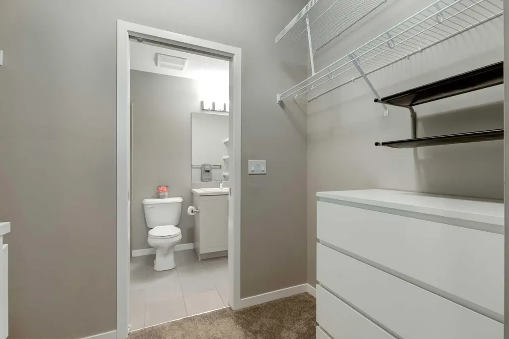 30 Mahogany Mews SE Calgary AB T3M 3H4
