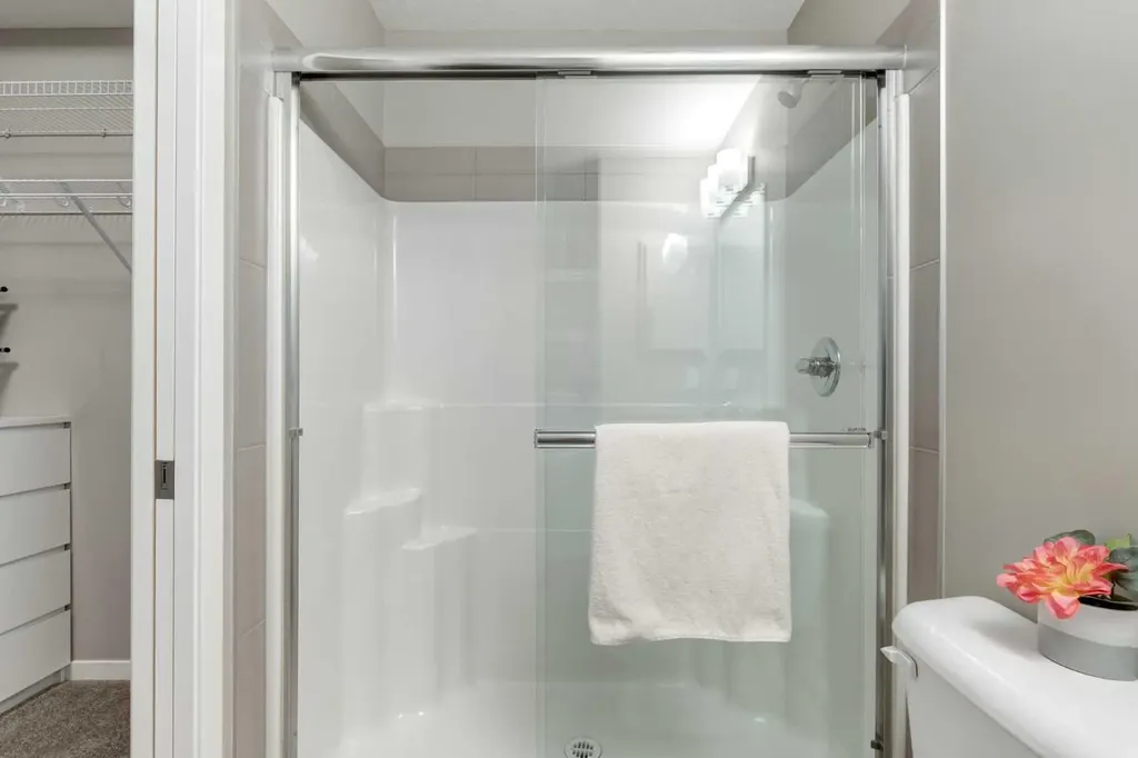 30 Mahogany Mews SE Calgary AB T3M 3H4