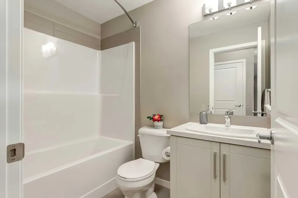 30 Mahogany Mews SE Calgary AB T3M 3H4