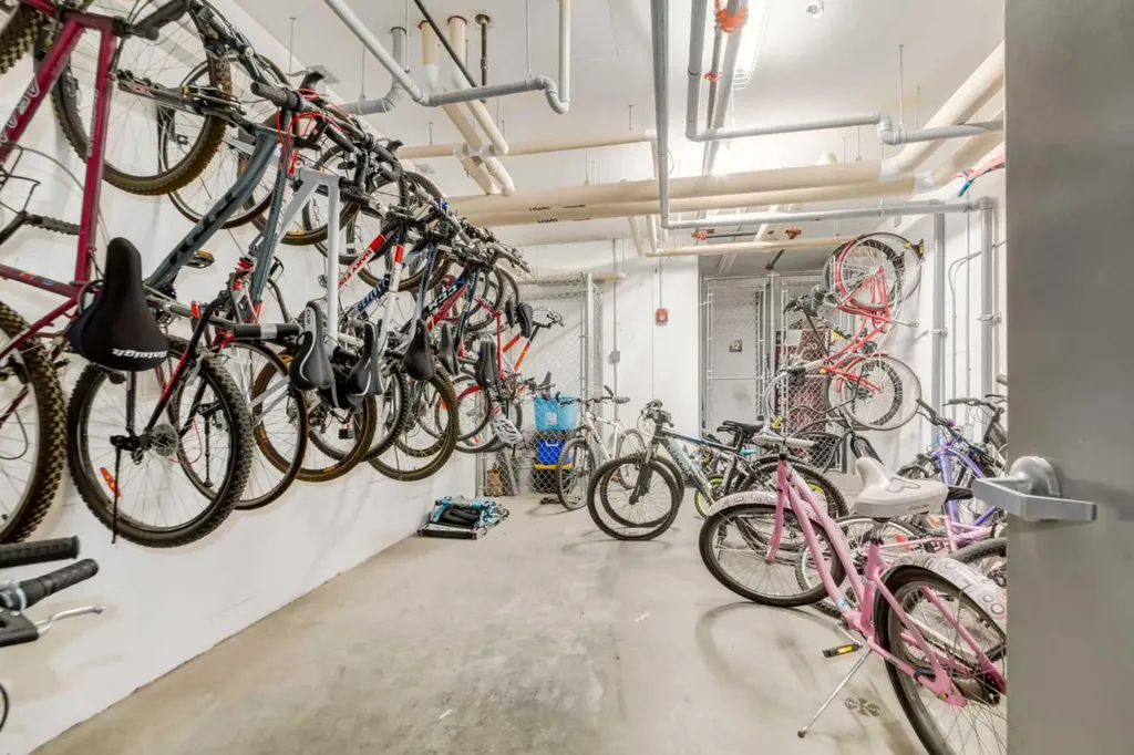 30 Mahogany Mews SE Calgary AB T3M 3H4