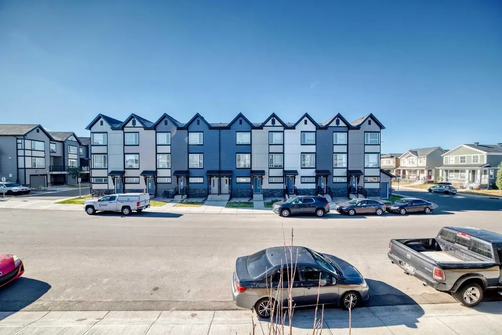 30 Evanscrest Park NW Calgary AB T3P 1R3