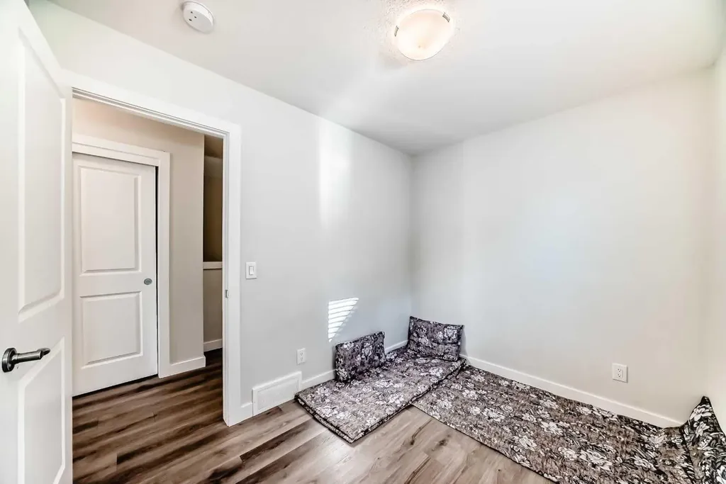 30 Evanscrest Park NW Calgary AB T3P 1R3
