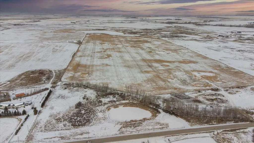 253032 Township Road 244 Rural Wheatland County AB T1P 1H5