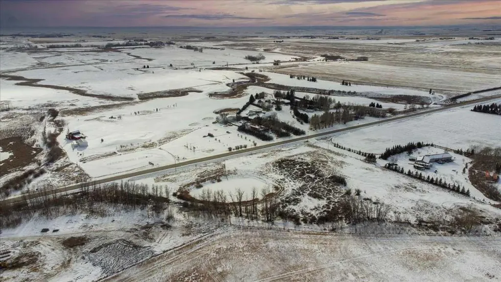 253032 Township Road 244 Rural Wheatland County AB T1P 1H5