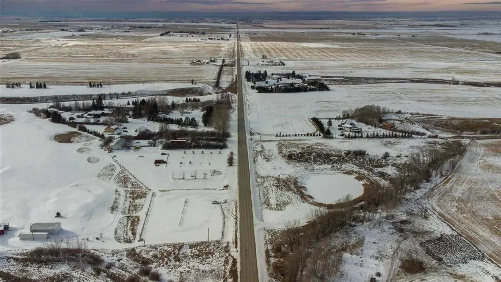 253032 Township Road 244 Rural Wheatland County AB T1P 1H5