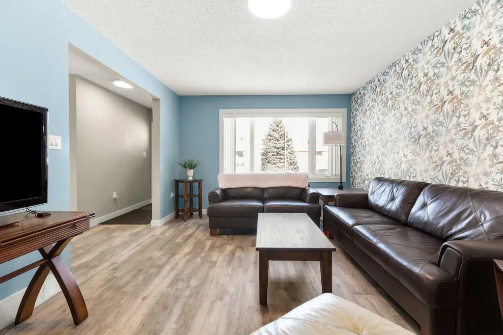 139 5 Street SE Medicine Hat AB T1A0M5