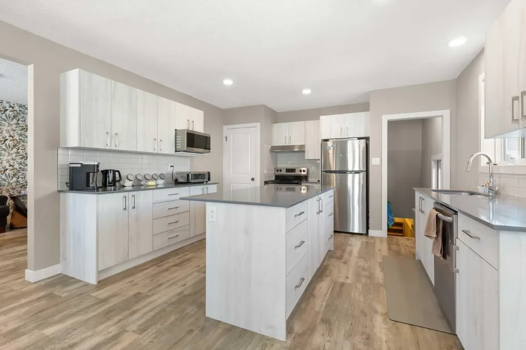 139 5 Street SE Medicine Hat AB T1A0M5