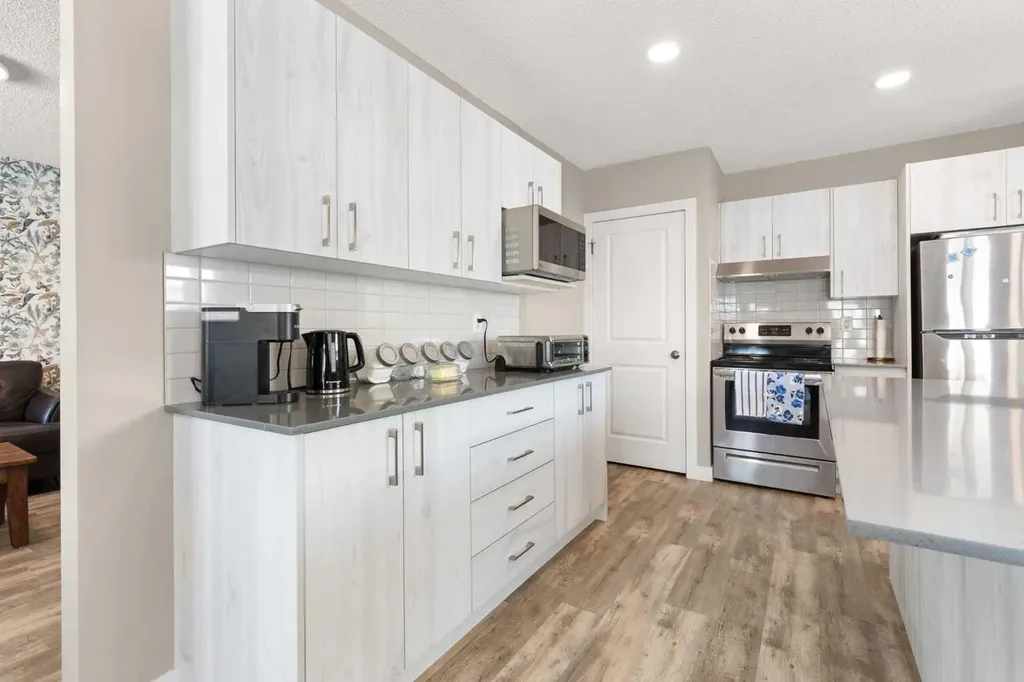 139 5 Street SE Medicine Hat AB T1A0M5