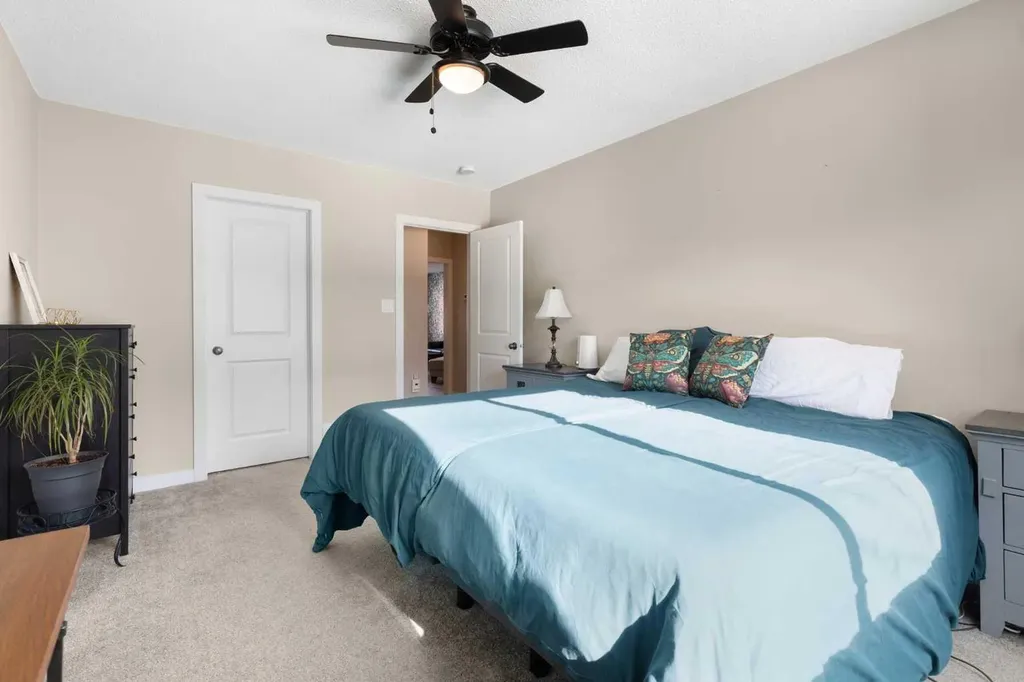 139 5 Street SE Medicine Hat AB T1A0M5