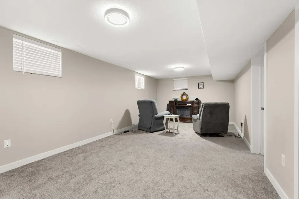 139 5 Street SE Medicine Hat AB T1A0M5