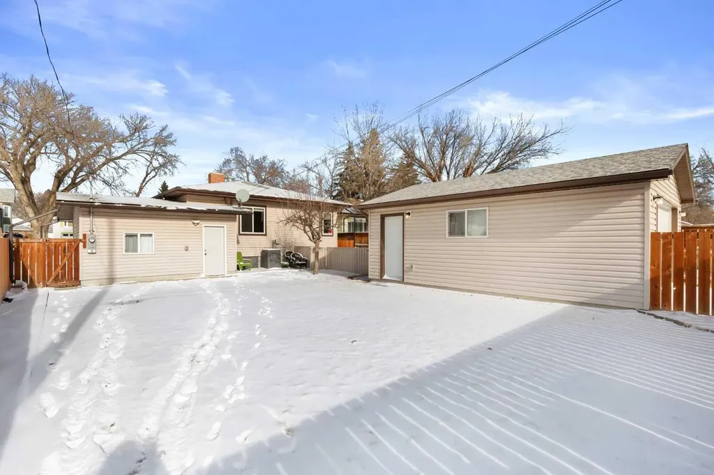 139 5 Street SE Medicine Hat AB T1A0M5