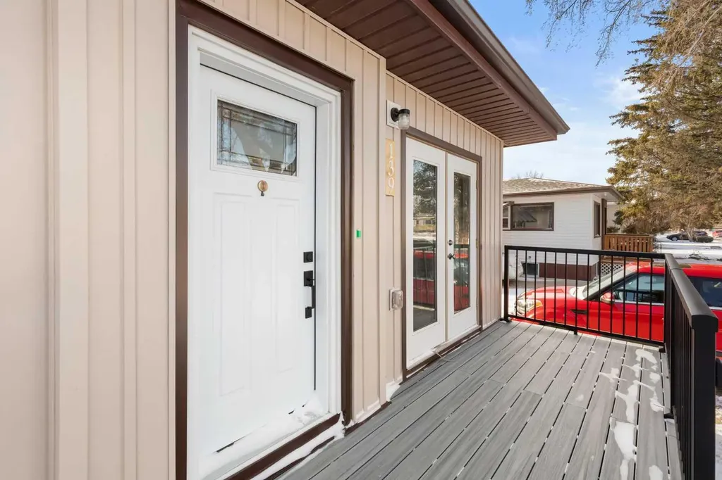 139 5 Street SE Medicine Hat AB T1A0M5
