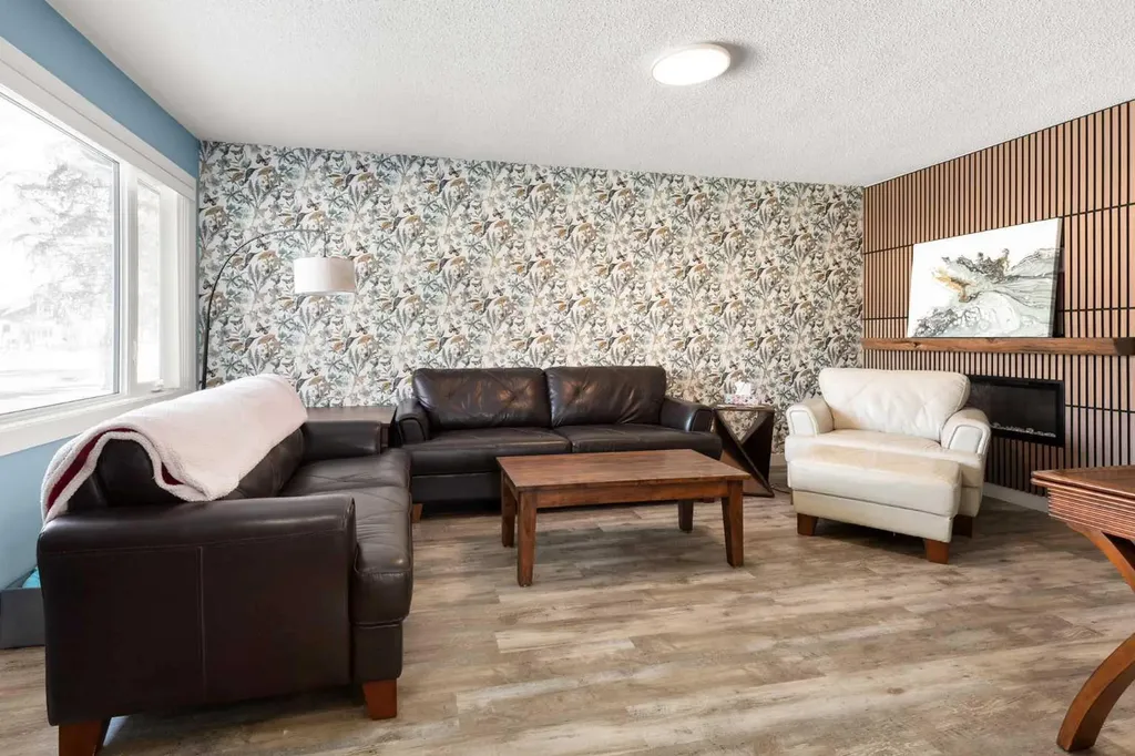 139 5 Street SE Medicine Hat AB T1A0M5