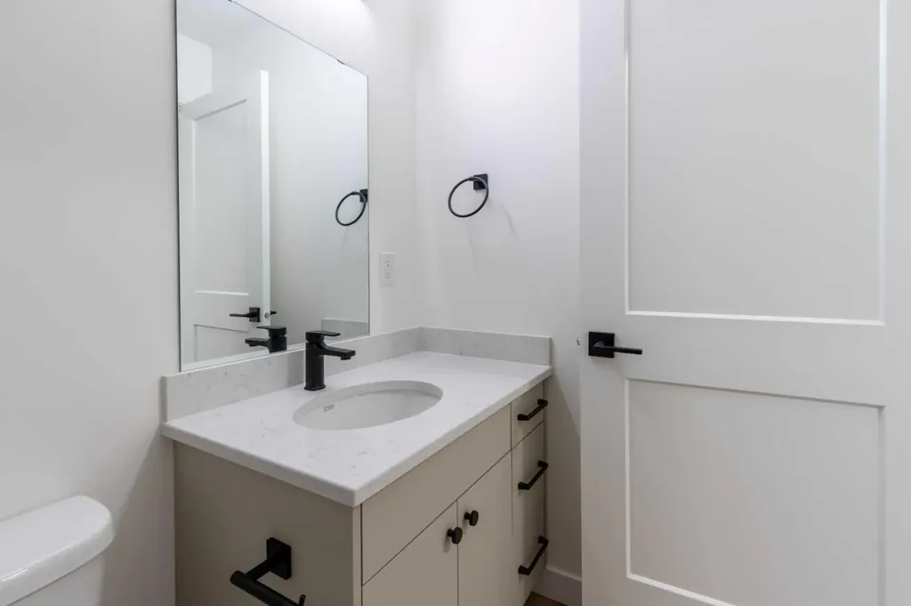 2815 16 Avenue Coaldale AB T1M0G9