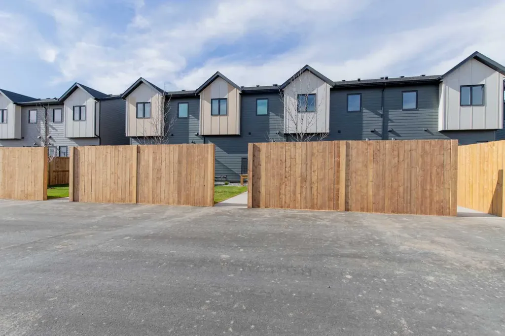2813 16 Avenue Coaldale AB T1M 0G9
