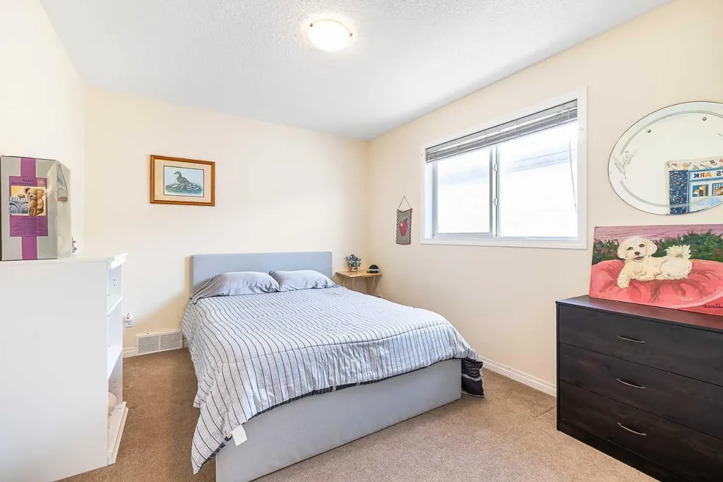 436 Cimarron Boulevard Okotoks AB T1S 0J4